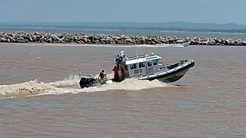 Naufragan pescadores en playa de Tamaulipas; tres de ellos fueron rescatados, uno falleció y otro está desaparecido 
