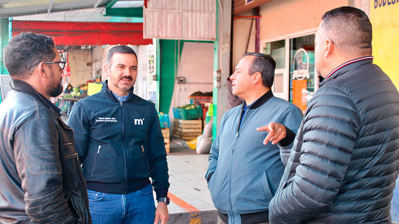  Yankel Benítez y directivos del Mercado de Abastos afinan detalles para actividades decembrinas 