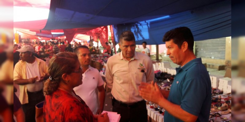 Con sentido humano se regulariza tianguis en mercado del “Ahuate” 