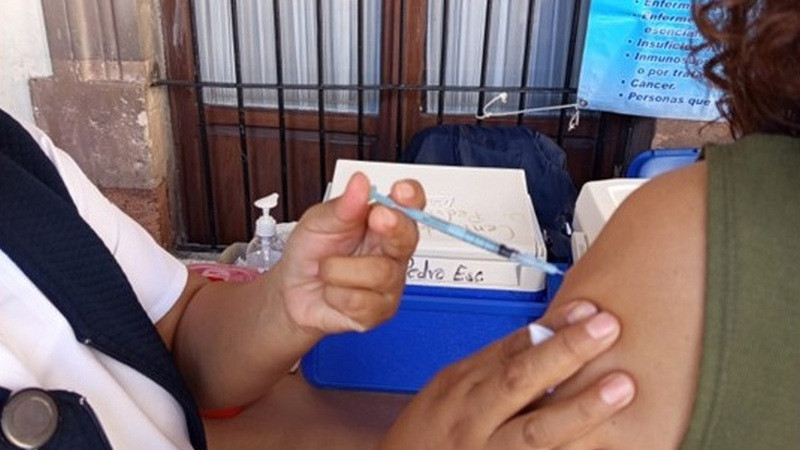 Sector Salud de Querétaro invita a la ciudadanía a vacunarse contra la influenza 