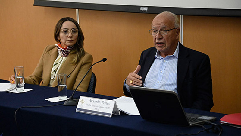 La ciencia puede compararse con un campo de batalla, considera Alejandro Portes 