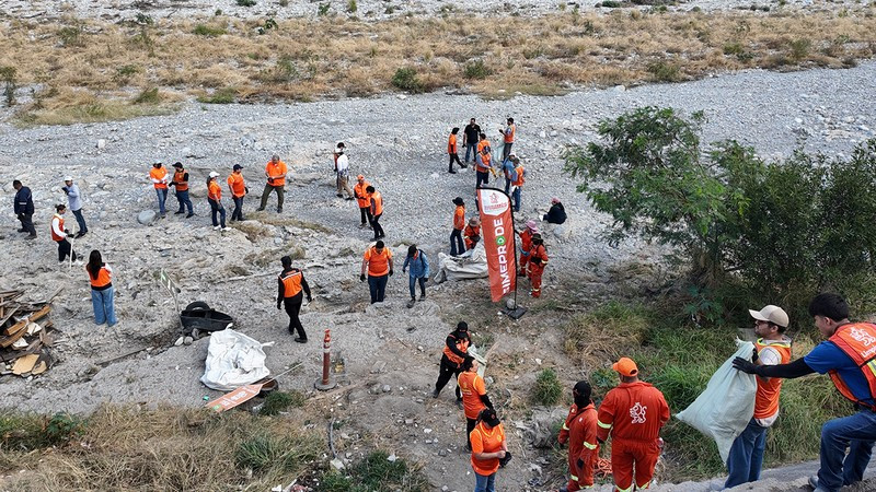 Retiran Leones en Acción casi 46 toneladas de residuos del Río Santa Catarina en Monterrey, Nuevo León 