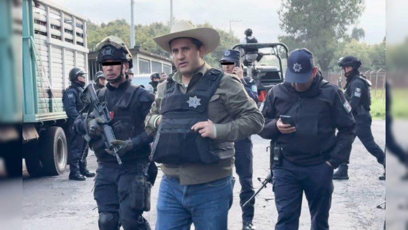 Con el arma que mató a Carlos Manzo, mataron también al asesino del alcalde; escolta disparó a quemarropa e impidió a paramédicos ayudarlo 