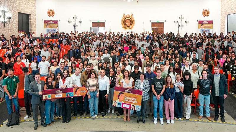En reunión multitudinaria anuncian la Beca Gertrudis Bocanegra; Yarabí Ávila declara lista a la UMSNH para colaborar con la Federación 