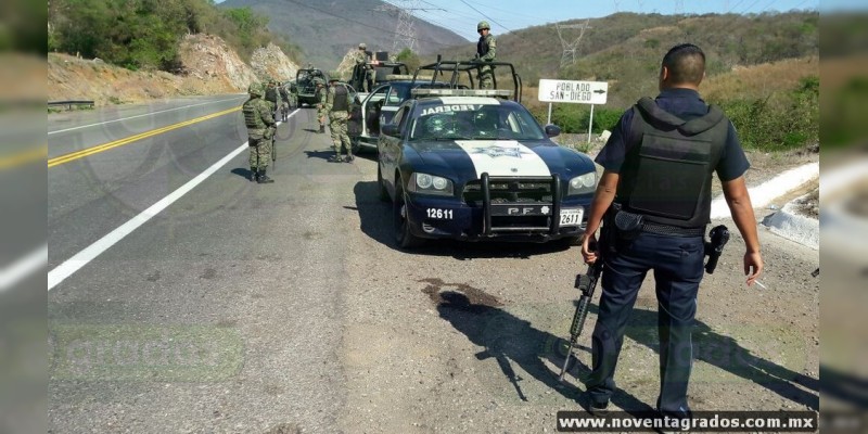 Policías federales y civiles se enfrentan a balazos en La Unión, Guerrero - Foto 1 