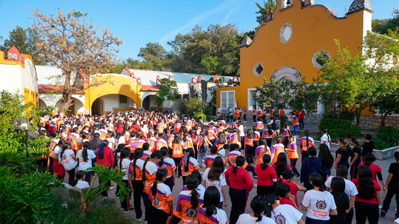 Estudiantes de la Técnica 13 y la UMSNH se pronuncian contra la violencia de género 