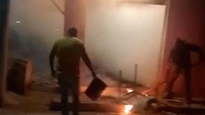 Incendio por pirotecnia consume negocio en la colonia Niños Héroes en Sahuayo, Michoacán 