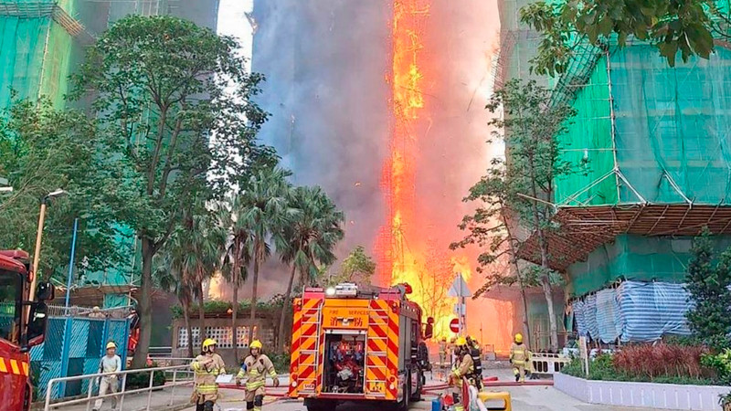 Al menos 12 personas pierden la vida en incendio múltiple en Hong Kong 