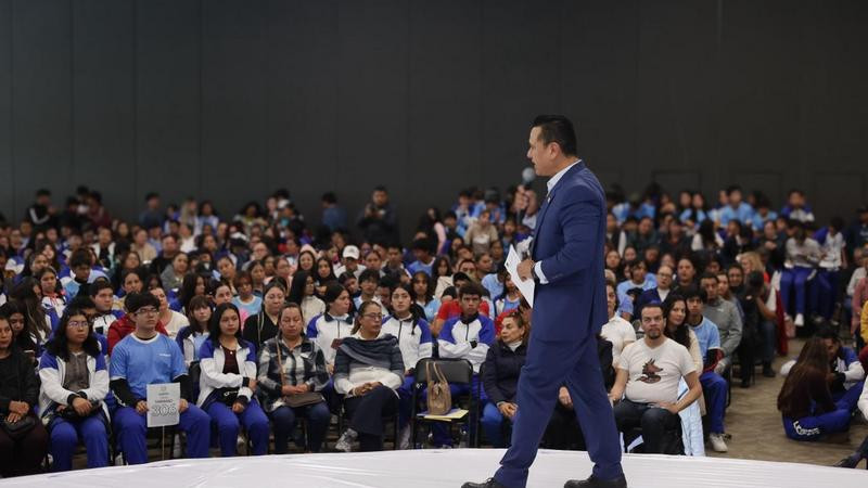 Llama Torres Piña al cuidado de redes sociales en adolescentes ante delitos cibernéticos 