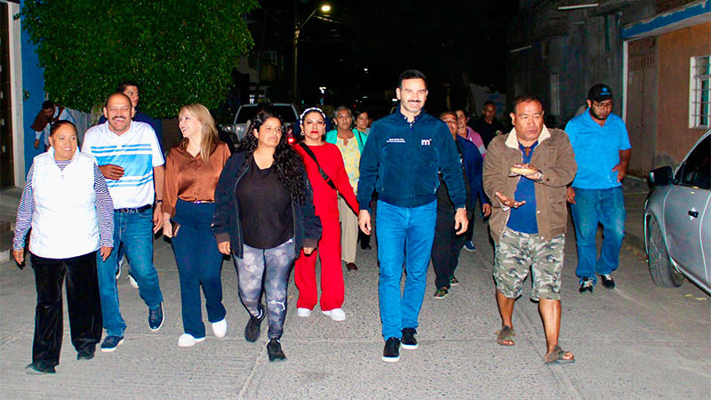 Yankel Benítez escucha a vecinos y recorre colonia Cruz del Barreno de Morelia, Michoacán 
