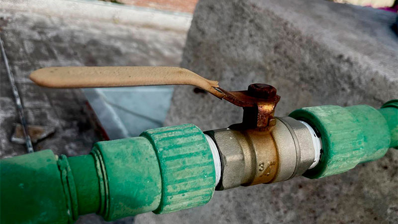 Se pierden hasta 500 metros cúbicos de agua por tomas clandestinas: CEA   