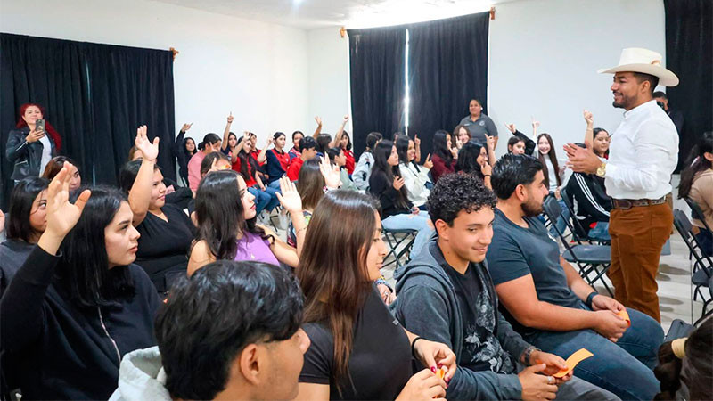 Humberto Jiménez impulsa el diálogo con jóvenes para fortalecer la lucha contra la violencia hacia las mujeres 