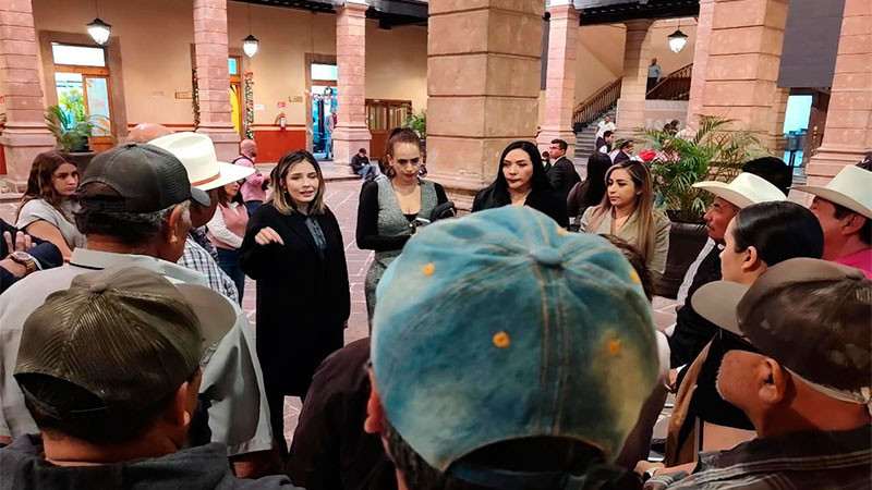 Escucha Brissa Arroyo a productores de maíz quienes piden mejores garantías al campo 