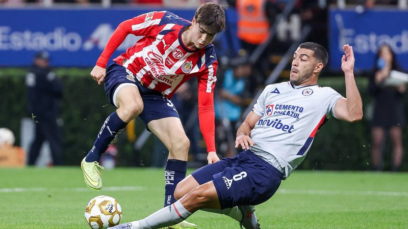 ¡Se valía meter goles! Chivas empata ante Cruz Azul en la liguilla del futbol mexicano 