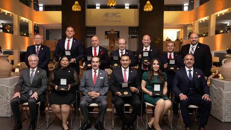 UAG reconoce a 8 egresados por sus trayectorias de excelencia 