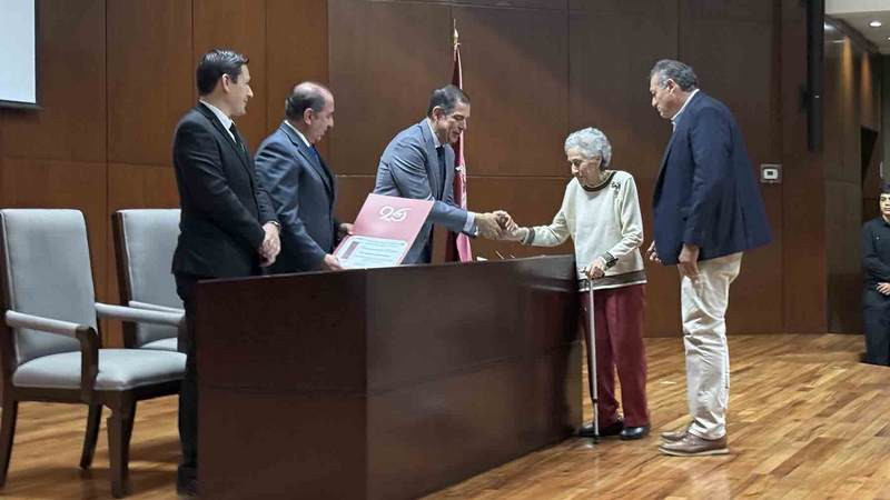 Honran el legado de nueve profesores ilustres de Ingeniería Civil de Jalisco 
