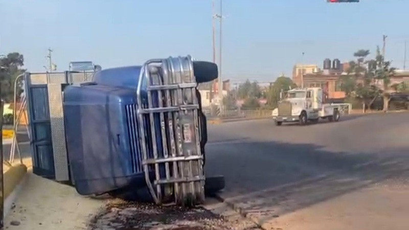 Vuelca con su camioneta en La Piedad, Michoacán, resultó herido 