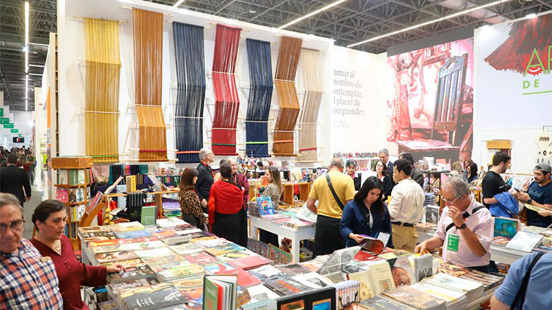 Michoacán celebra la enseñanza y tradición rebocera en la FIL de Guadalajara: Gabriela Molina 