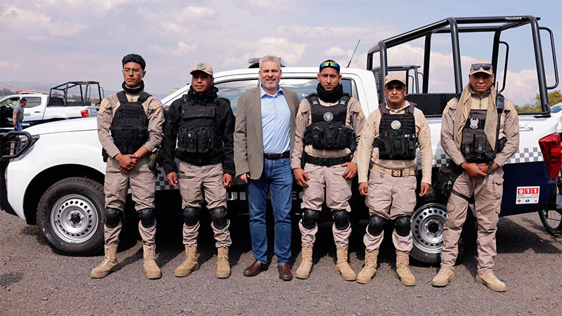 Con patrullas y equipo táctico, refuerza Bedolla seguridad para 25 autogobiernos 