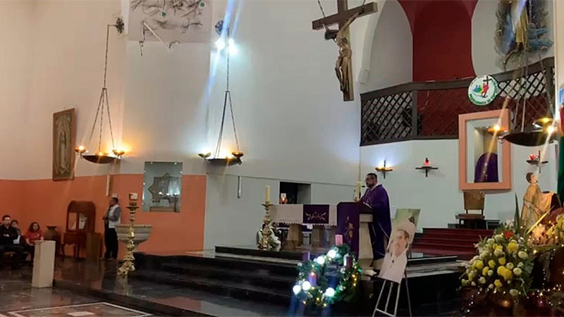 Un mes de luto: Realizan misa por el exedil de Uruapan, Carlos Manzo Rodríguez 