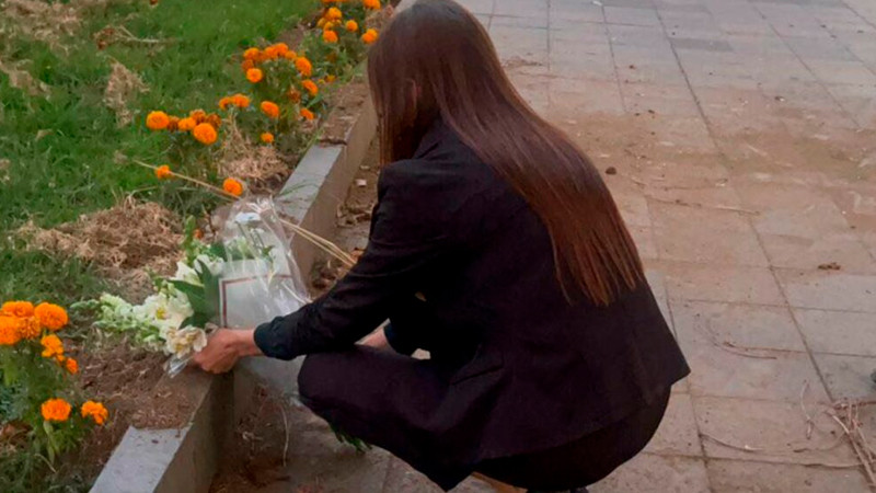 Grecia Quiroz regresa al lugar donde asesinaron a Carlos Manzo; promete "no fallar" 