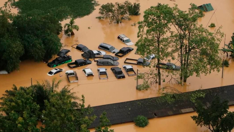 Inundaciones en Indonesia Sri Lanka dejan al menos mil 300 muertos 