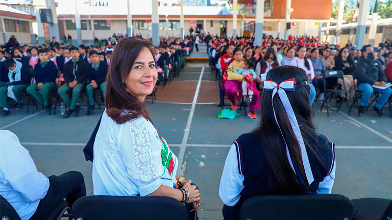 Gabriela Molina fortalece acciones educativas en la Meseta Purépecha 