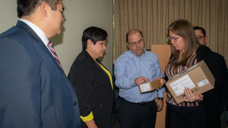 Recibe SESA donación de equipo para fortalecer la realización del Tamiz Cardiológico Neonatal 