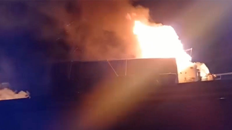 Choque-volcadura termina en incendio en la comunidad San José de Llano de Apaseo el Grande, Guanajuato 