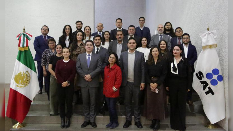 Recibe SAT a representantes de plataformas digitales 