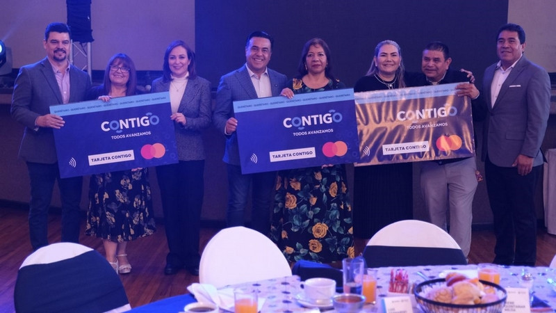 Luis Nava entrega apoyos a pensionados y jubilados en Querétaro 