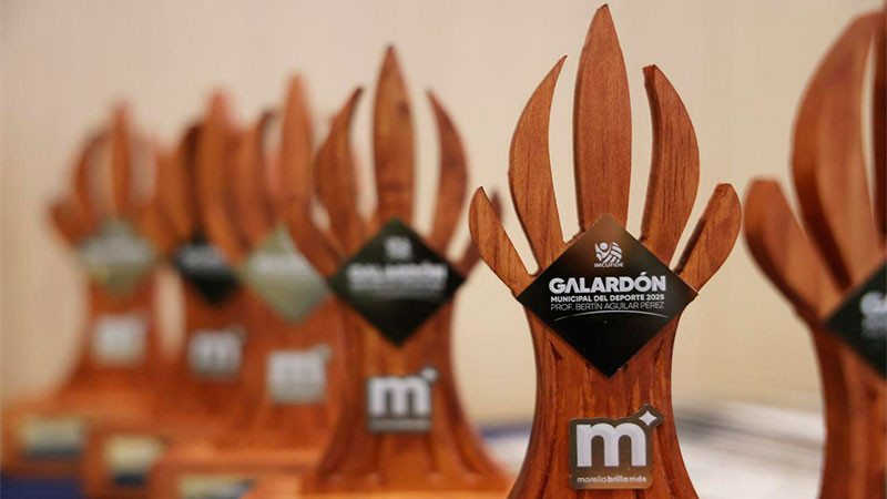  Alfonso Martínez, reconoce a deportistas morelianos  