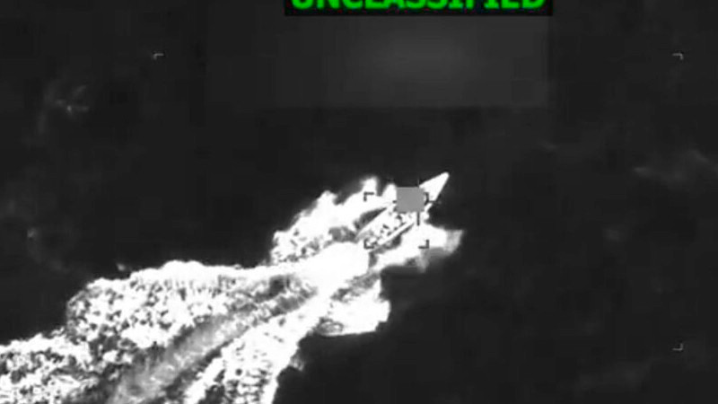 Lancha que fue atacada dos veces en el Caribe acompañaba a un buque a Surinam, revela CNN 