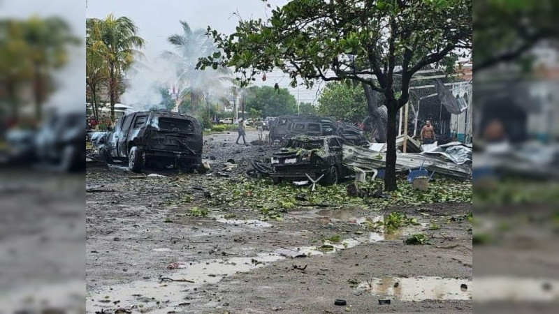 Se accidentan peritos que se dirigían a sitio de la explosión de coche bomba en Coahuayana, Michoacán 