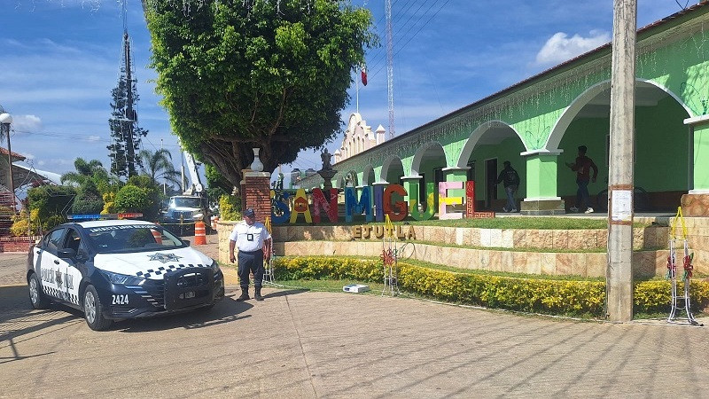 Garantiza Policía Vial Estatal seguridad durante la Villa Mágica Iluminada de San Miguel Ejutla, Oaxaca 