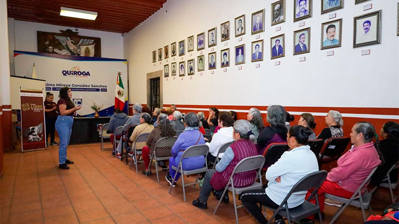 Brinda Gobierno de Quiroga bienestar de las adultas mayores con la conferencia “Envejecer con dignidad” 