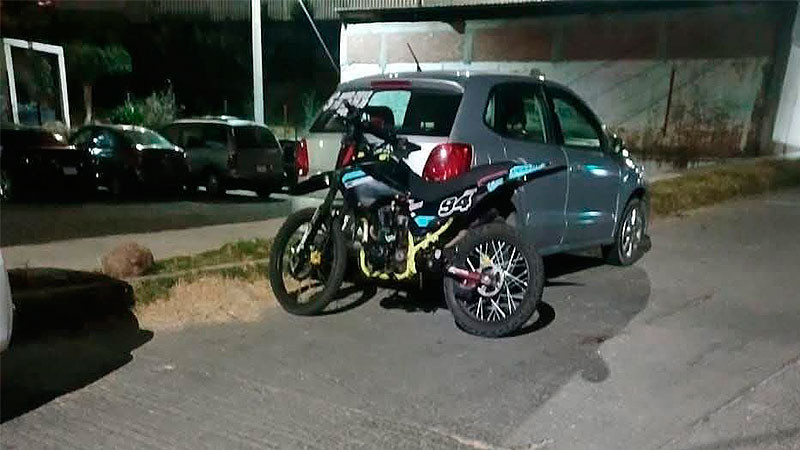 Policías de Zitácuaro, Michoacán balean a pareja que hizo caso omiso de un retén; la mujer falleció, el varón está herido 