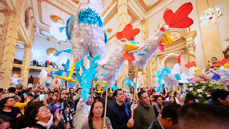 Asiste Felifer Macías al tradicional Gallo, Noche de Estrellas en Querétaro 