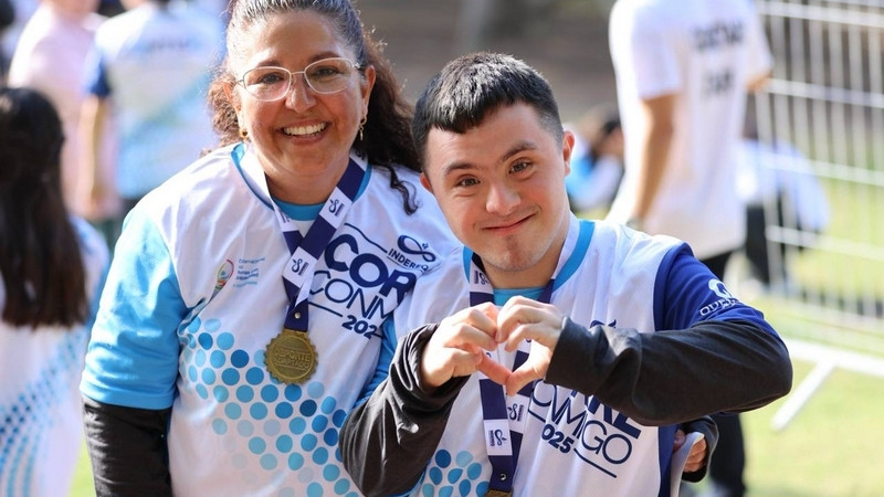Realizan octava edición de la carrera Corre Conmigo 2025 