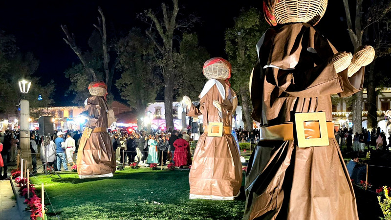 Nacimiento y árbol monumental ya iluminan la magia de la Navidad en Pátzcuaro: Sectur 