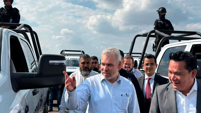 Entrega Bedolla 122 vehículos a Guardia Civil y Policías Municipales 