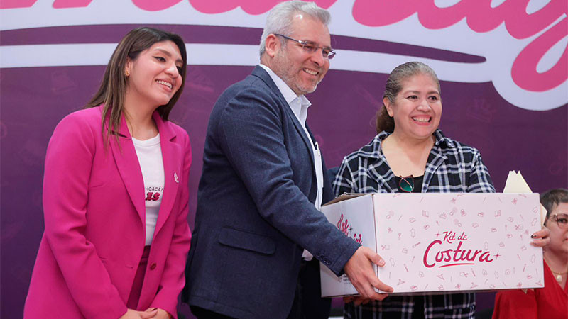 Bedolla impulsa autonomía económica de michoacanas; da más de 300 kits de autoempleo 