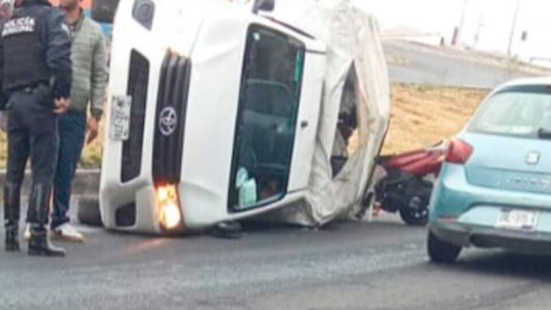 Exceso de velocidad, ocasionó volcadura en Ezequiel Montes Sur, en Querétaro capital 