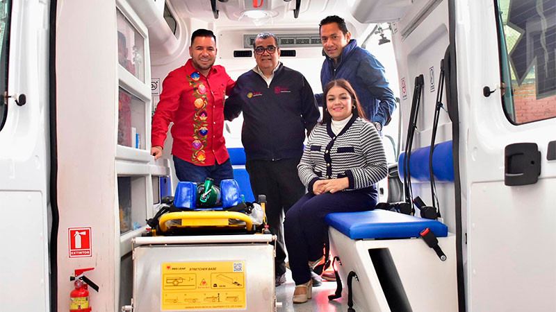 Gestión de nueva ambulancia para La Huacana, salvará vidas: Reyes Galindo  