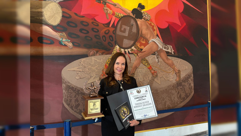 ¡Orgullo deportivo! Teresa Olivia Renoult Salazar recibe el codiciado Premio Luchador Olmeca, un reconocimiento reservado solo para leyendas del deporte