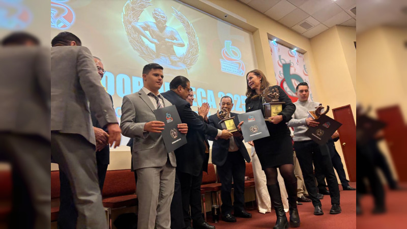 ¡Orgullo deportivo! Teresa Olivia Renoult Salazar recibe el codiciado Premio Luchador Olmeca, un reconocimiento reservado solo para leyendas del deporte
