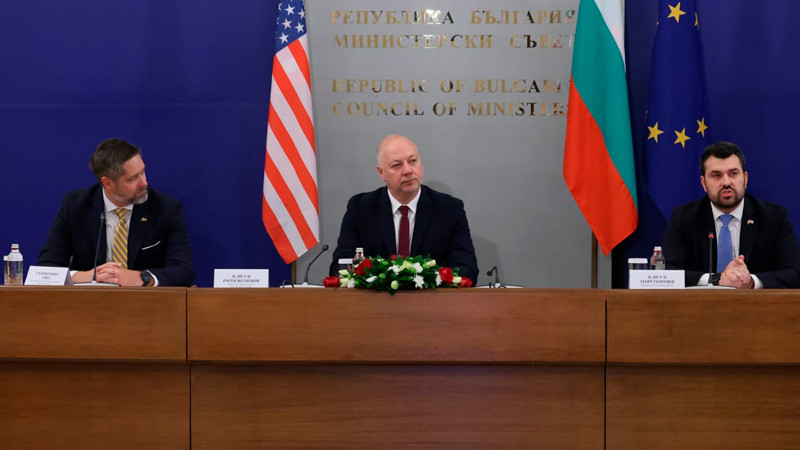 Dimite gobierno de Bulgaria tras protestas multitudinarias contra corrupción 