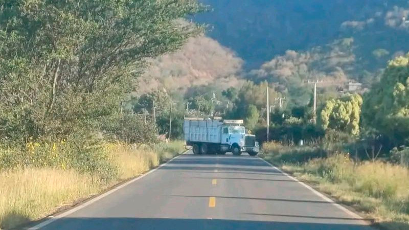 Michoacán: Desconocidos bloquean carretera Sahuayo-Cotija 