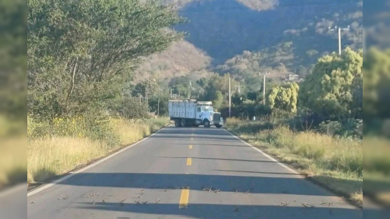 Tierra Caliente y la Ciénega de Michoacán arden otra vez pese a plan federal: helicópteros artillados abren fuego, balaceras, bloqueos y un ataque contra policías municipales 