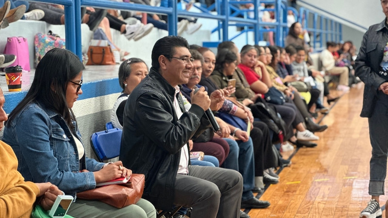 Capacita USEBEQ a padres de familia en el uso y manejo responsable de redes sociales 